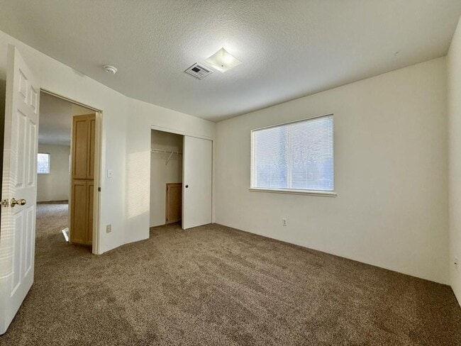 Building Photo - 34 Lewis Ave