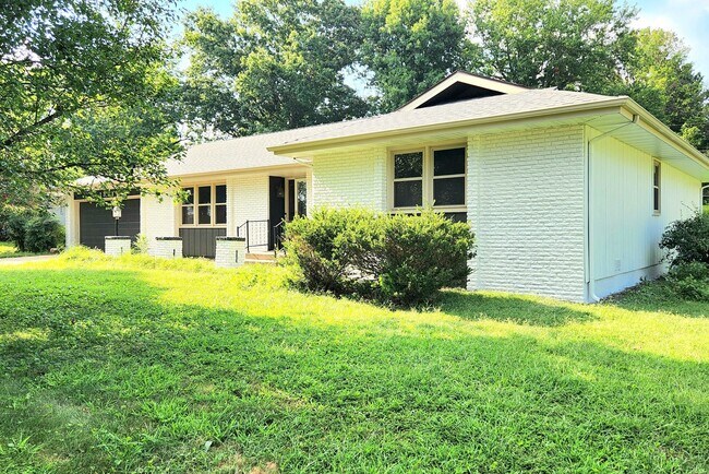 Foto del edificio - 1321 E Walnut Lawn St