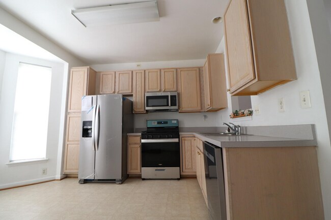 Building Photo - 3 BD Townhouse in Brightwood Forest (Stafford, VA)