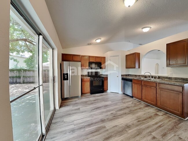 Building Photo - 3627 Gilmore Heights Rd N
