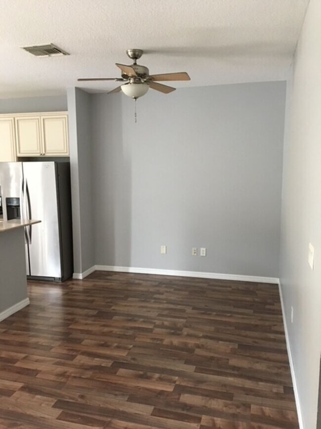 Building Photo - Beautiful 4/3 Townhouse in Winter Garden