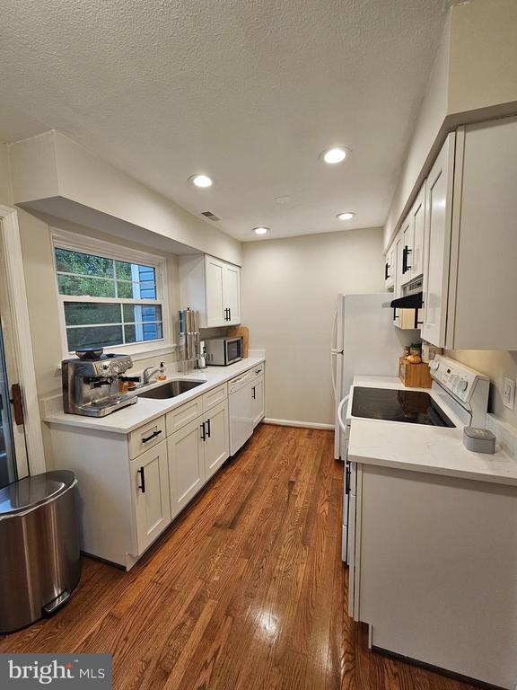 Building Photo - 21666 Calamary Cir