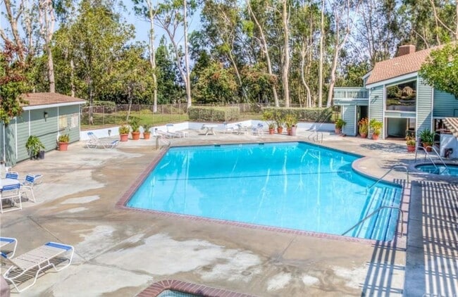 Foto del edificio - 16317 Sierra Ridge Way