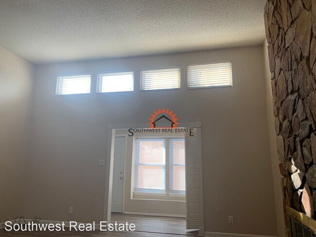 Building Photo - 3 br, 2 bath House - #45 Paseo Village