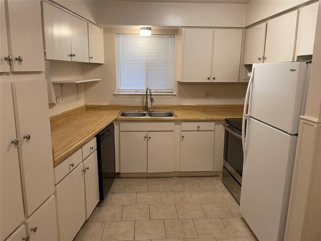Building Photo - 7714 Renwick Dr