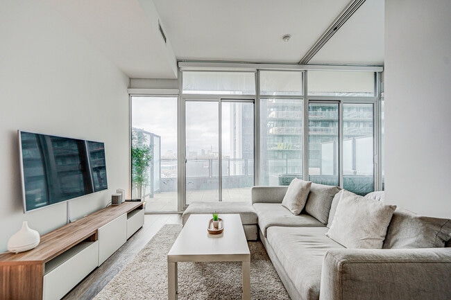 Building Photo - 125 Peter St