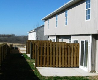 Atrás - 203 W Nicholas Dr