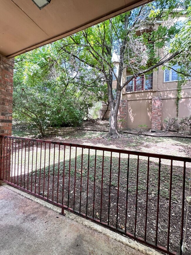 Foto del edificio - POINTE 360 @ 2222 - ONE BEDROOM WITH ATTAC...