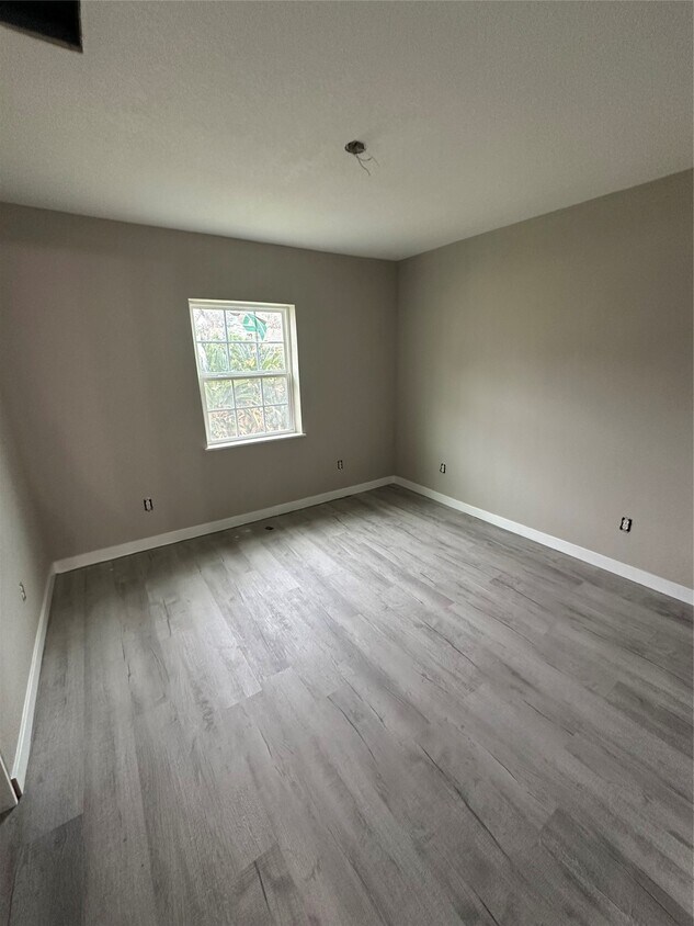 Building Photo - 109 Honeysuckle Dr