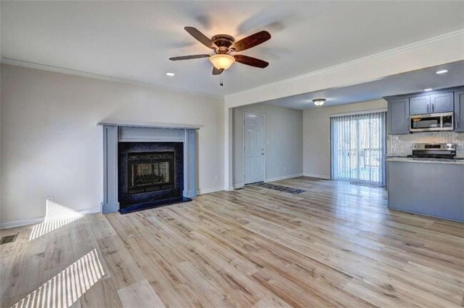 Foto del edificio - 95 Pine Grove Cir