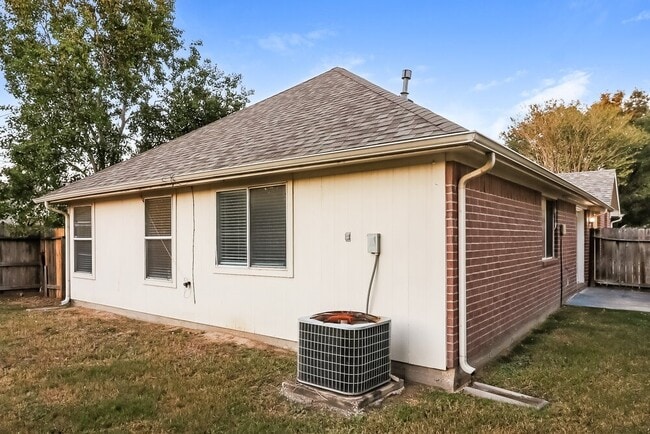 Building Photo - 6807 Highwind Bend Ln