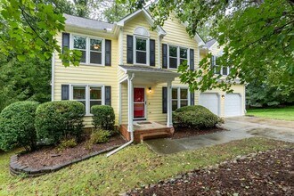 Building Photo - 8 Woodcliff Cir