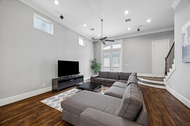 Building Photo - 1242 W 23rd St