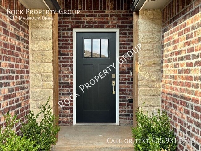 Building Photo - 1113 Magnolia Dr