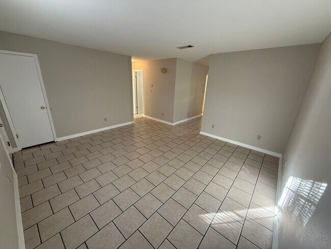 Foto del edificio - Northeast Pensacola - Harbour Square - 2 bedroom, 1 bathroom