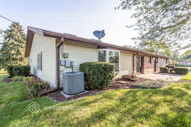 Building Photo - 16400 Sherwood Dr