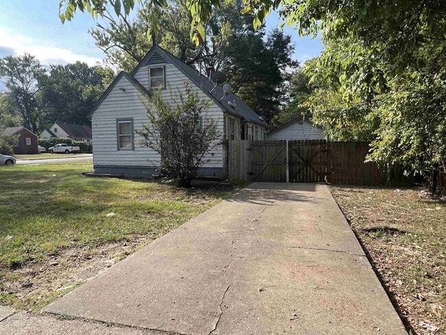 Photo - 815 Homer St