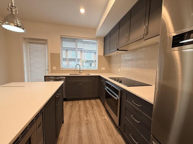 Building Photo - 66 15775 MOUNTAINVIEW DRIVE