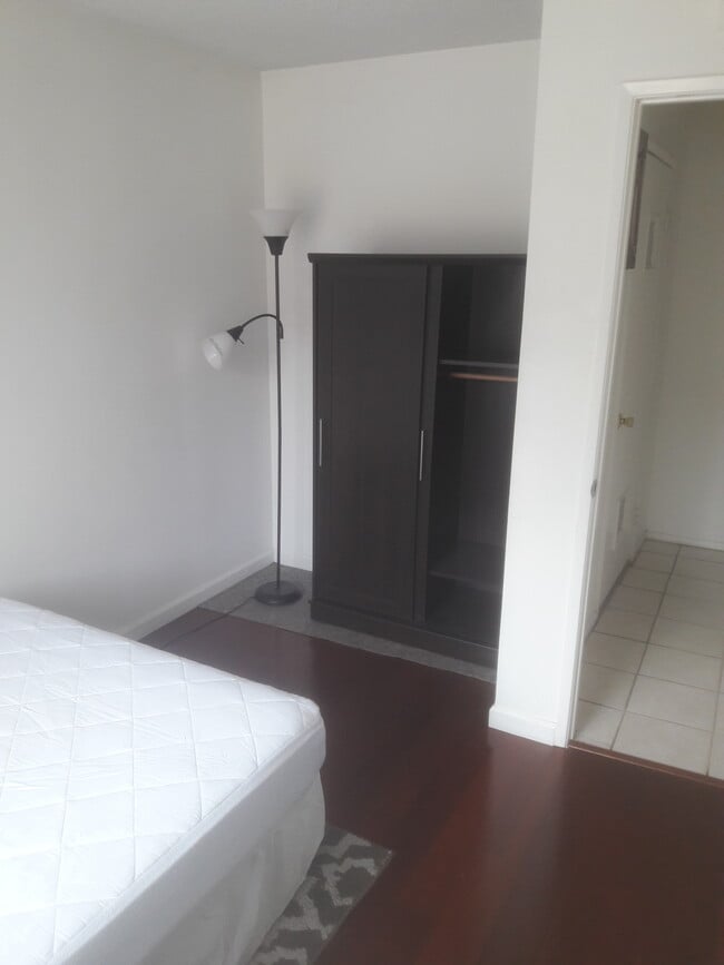 Building Photo - 2339 Lillyvale Ave