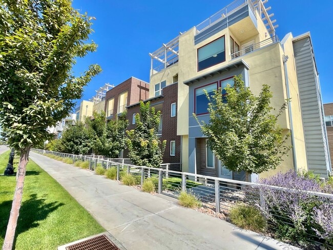 Gorgeous Townhome in South Jordan! - Gorgeous Townhome in South Jordan!