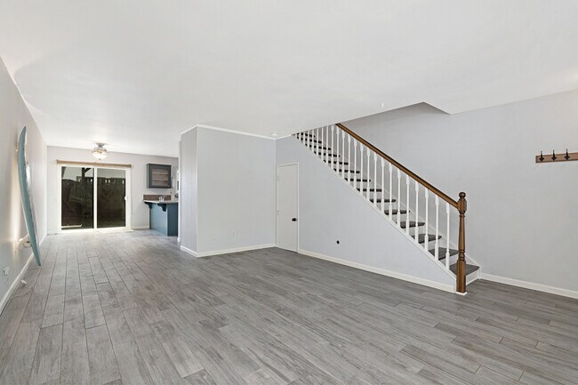 Building Photo - 685 Seacoast Dr
