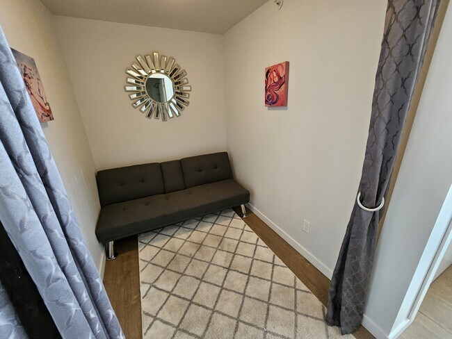 Building Photo - 1075 Sunset Dr