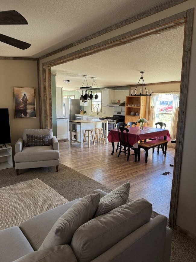 Building Photo - 468 N Duck Springs Dr