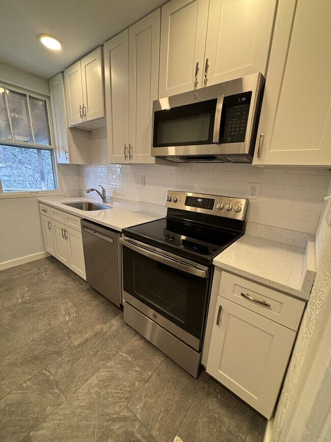 Foto del edificio - Remodeled 3 Bedroom Home - Available Now!