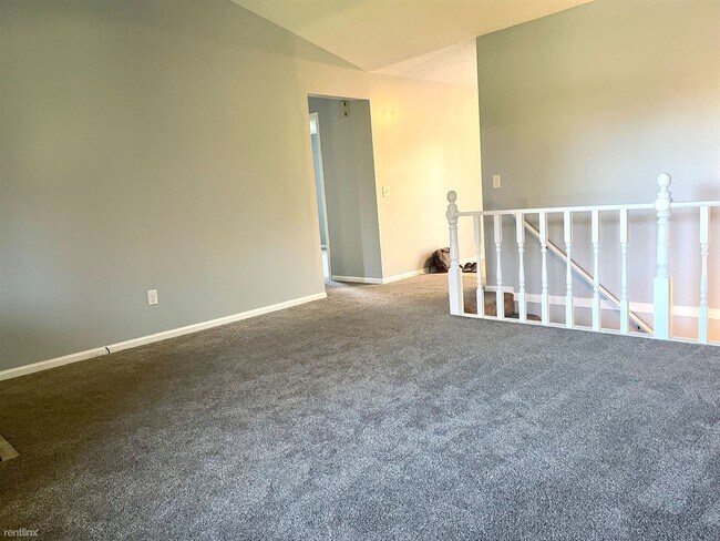 Building Photo - 3 br, 2 bath Duplex - 2126 Breton Rd SE 21...