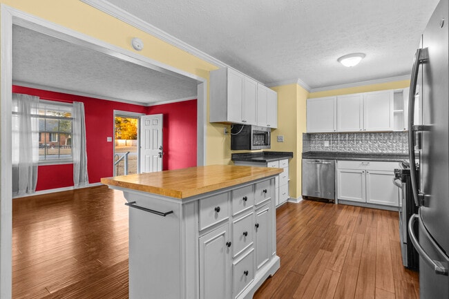 Building Photo - 214 Manchester Rd