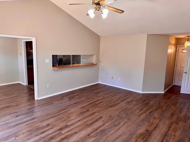 Foto del edificio - 3485 Lakehurst Dr