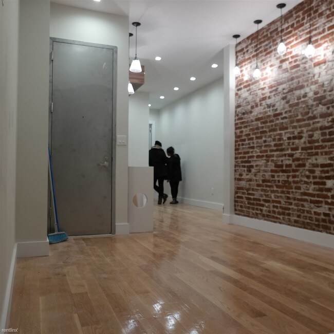Foto del edificio - 1154 Gates Ave