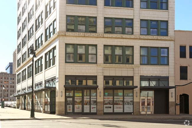 Building Photo - Hotel Houze