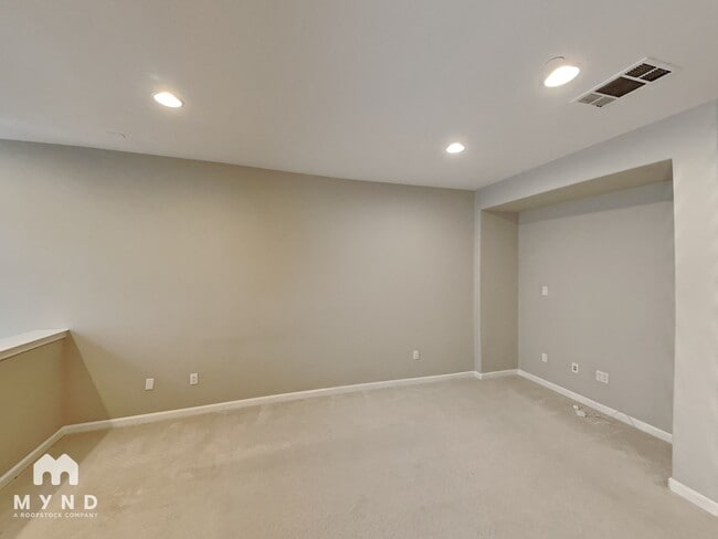 Building Photo - 906 Cole Pl