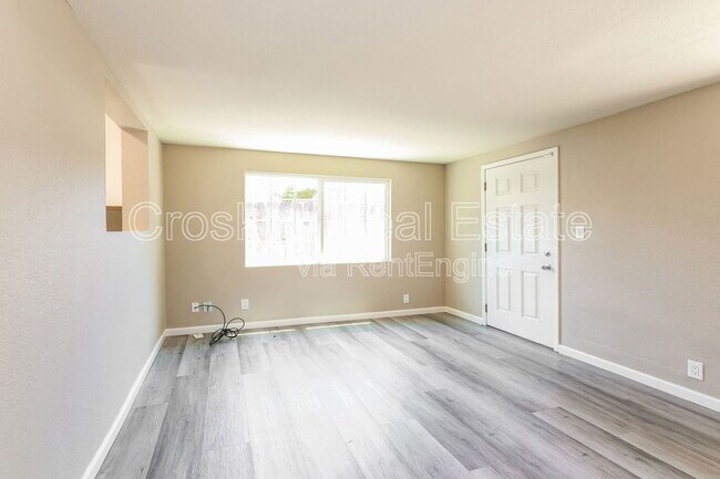 Foto del edificio - 322 Sweeney Rd