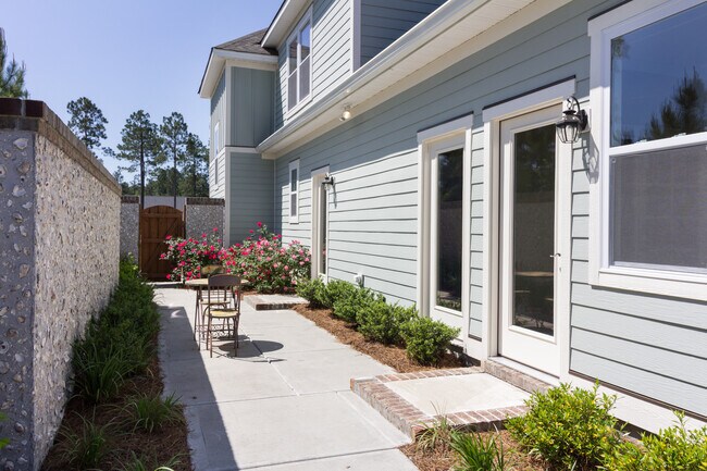 Building Photo - 6097 Shore Park Dr