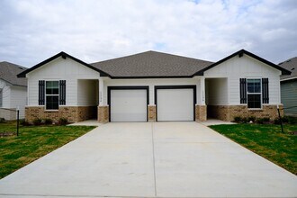 Building Photo - 1119 Stone Vly Rd