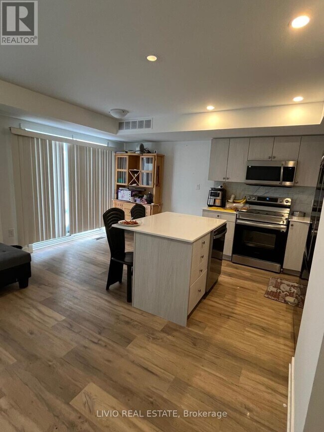 Photo du bâtiment - 14 Marina Pl