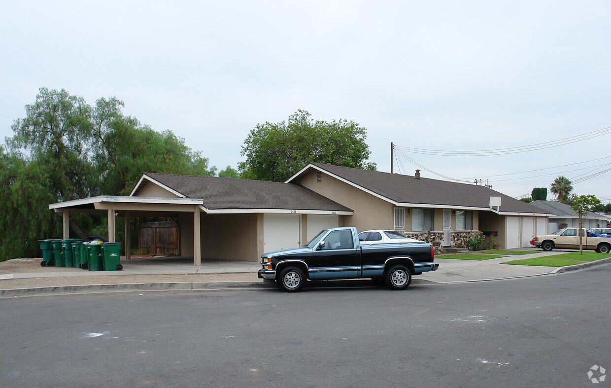 Primary Photo - 2014 E Palmyra Ave