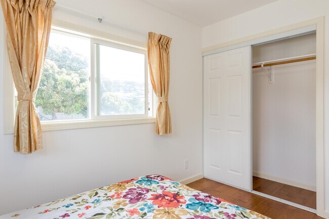 Foto del edificio - 1427 Hala Dr