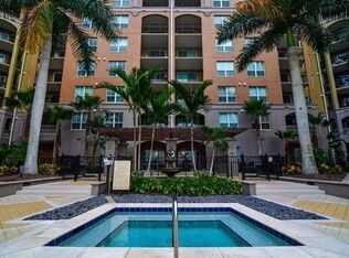 Infinity pool/spa - 2825 Palm Beach Blvd