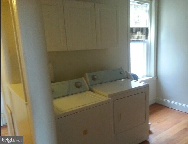 Building Photo - 1319 S 22nd St