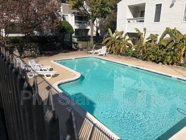 Building Photo - 7431 Holly Hill Dr