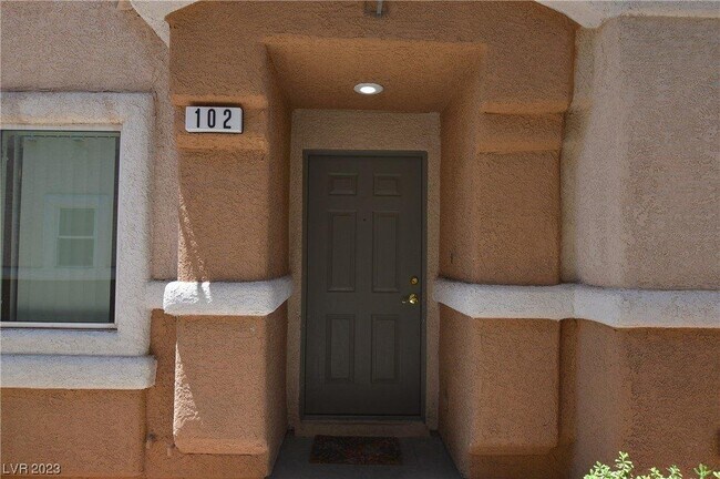 Foto del edificio - 6560 Bucking Horse Ln
