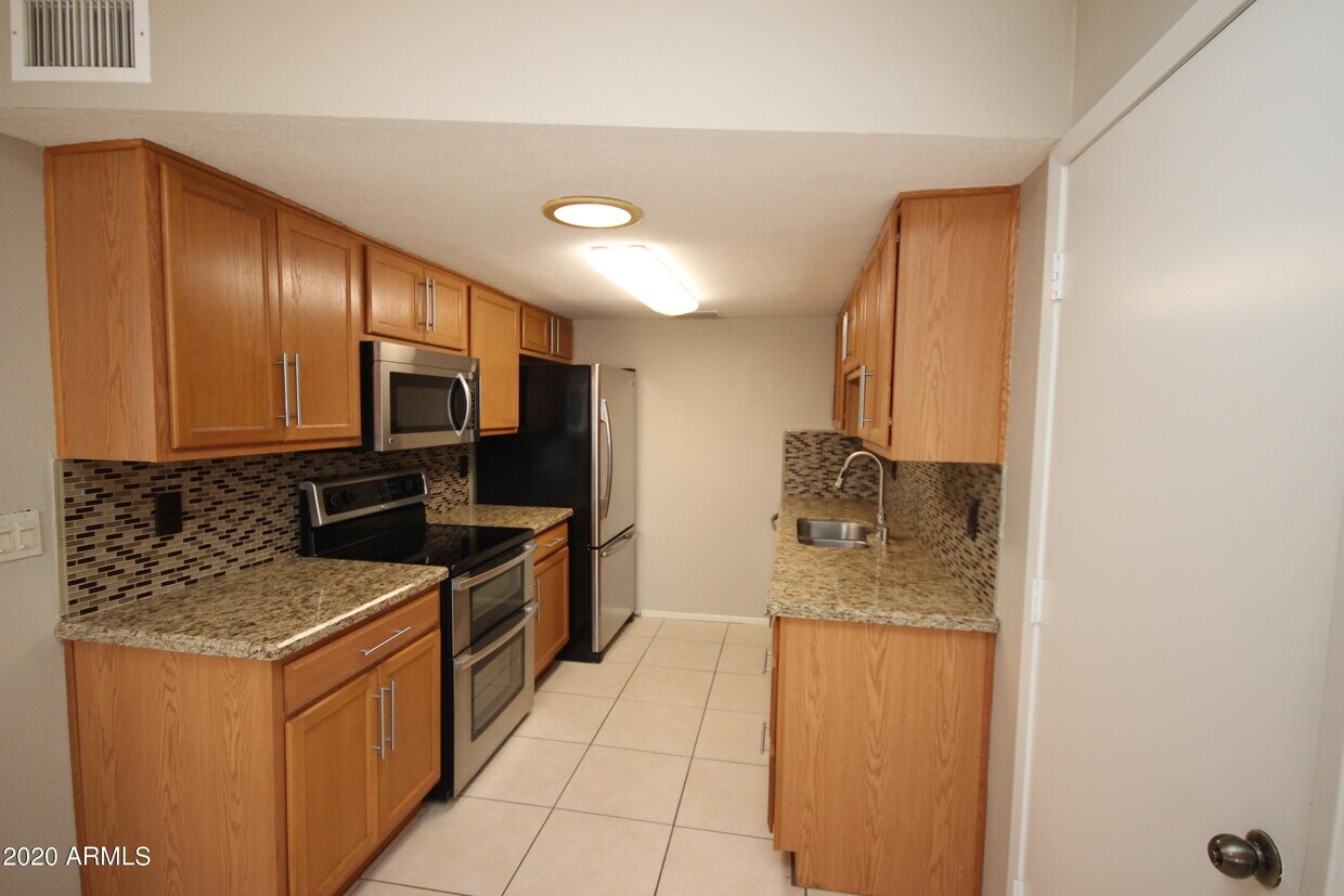 Primary Photo - 9682 W Ironwood Dr