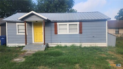 Building Photo - 206 E Reagan Ave