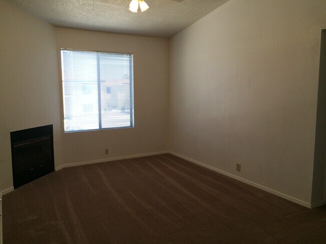 Building Photo - 4308 Sabana Loop SE