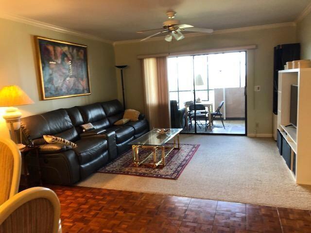 Foto del edificio - 14475 Strathmore Ln