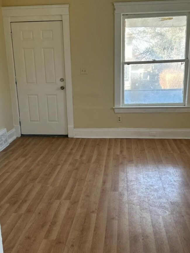 Foto del edificio - 2617 E 114th St