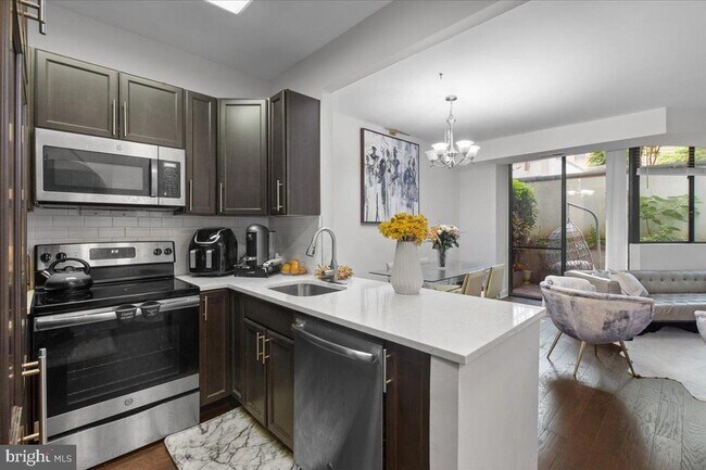 Foto del edificio - 955 26th Street NW Unit 106